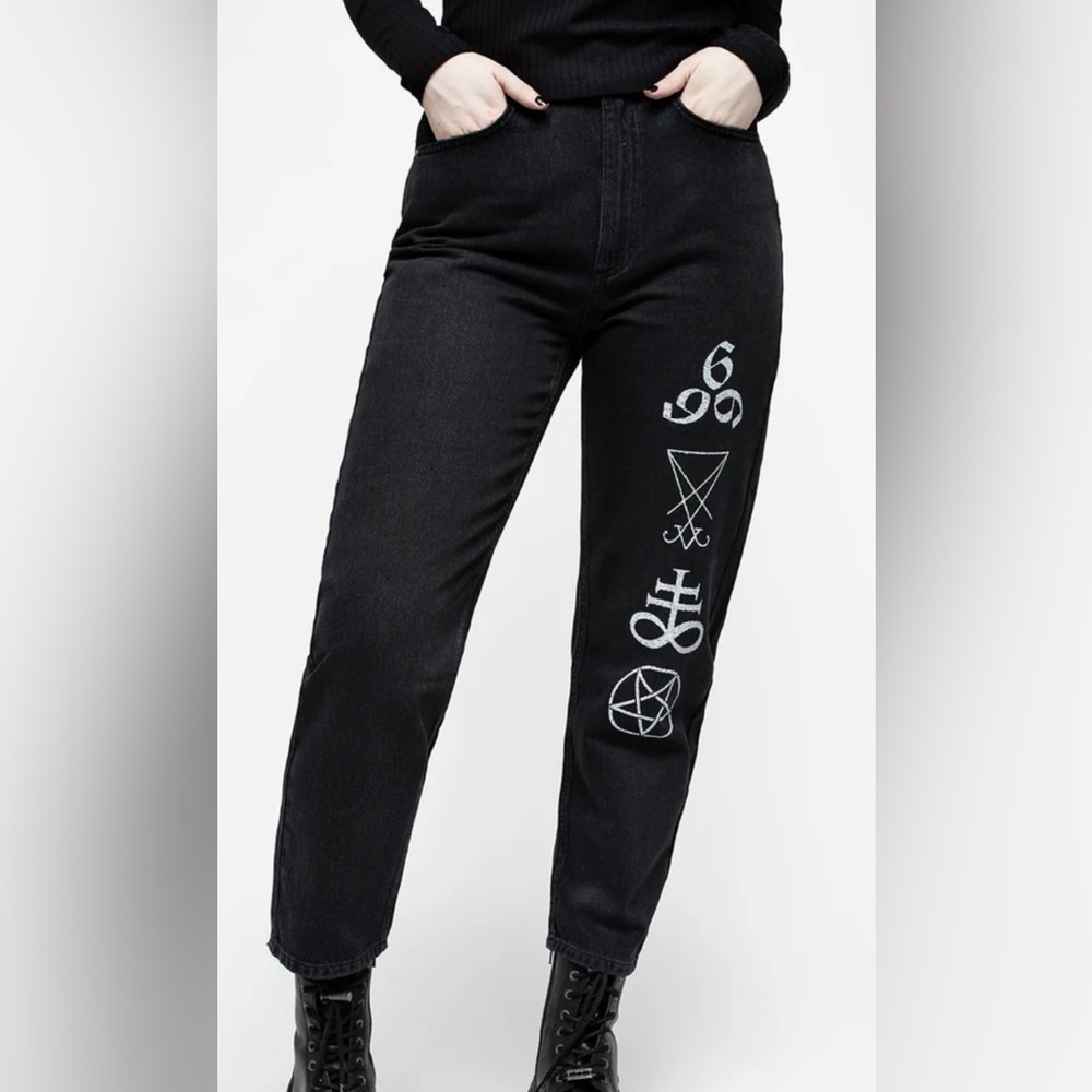 NWT Disturbia Infernal Mom Jean